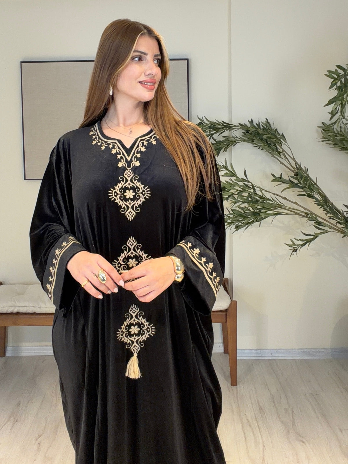 Amira Nakışlı Kadife Elbise
