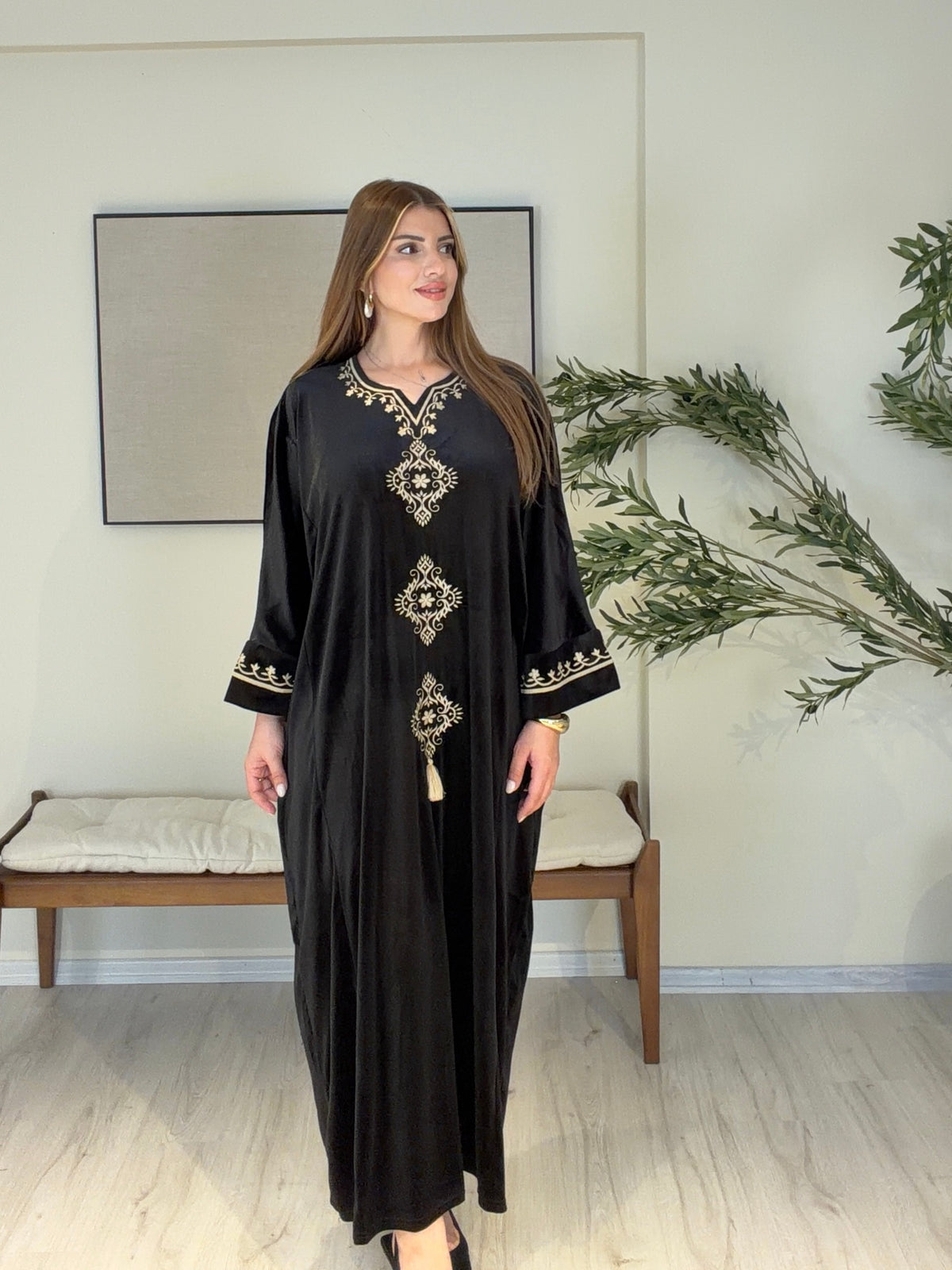 Amira Nakışlı Kadife Elbise