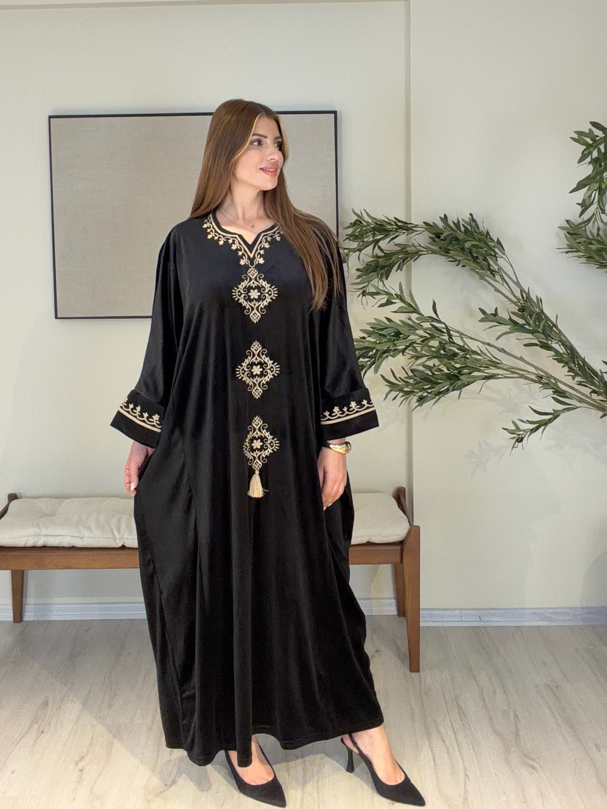 Amira Nakışlı Kadife Elbise