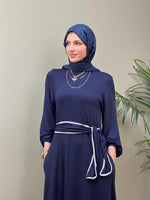 ASİMETRİK KESİM KUŞAKLI MAKSİ ELBİSE LACİVERT