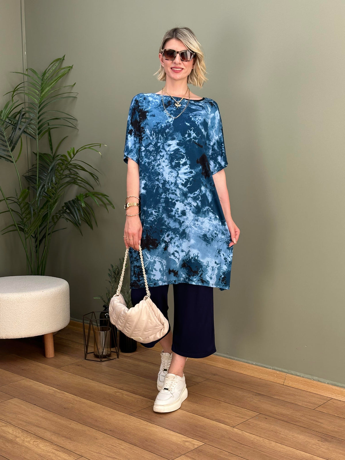 ASİMETRİK PAMUK BLUZ MAVİ BATIK DESEN