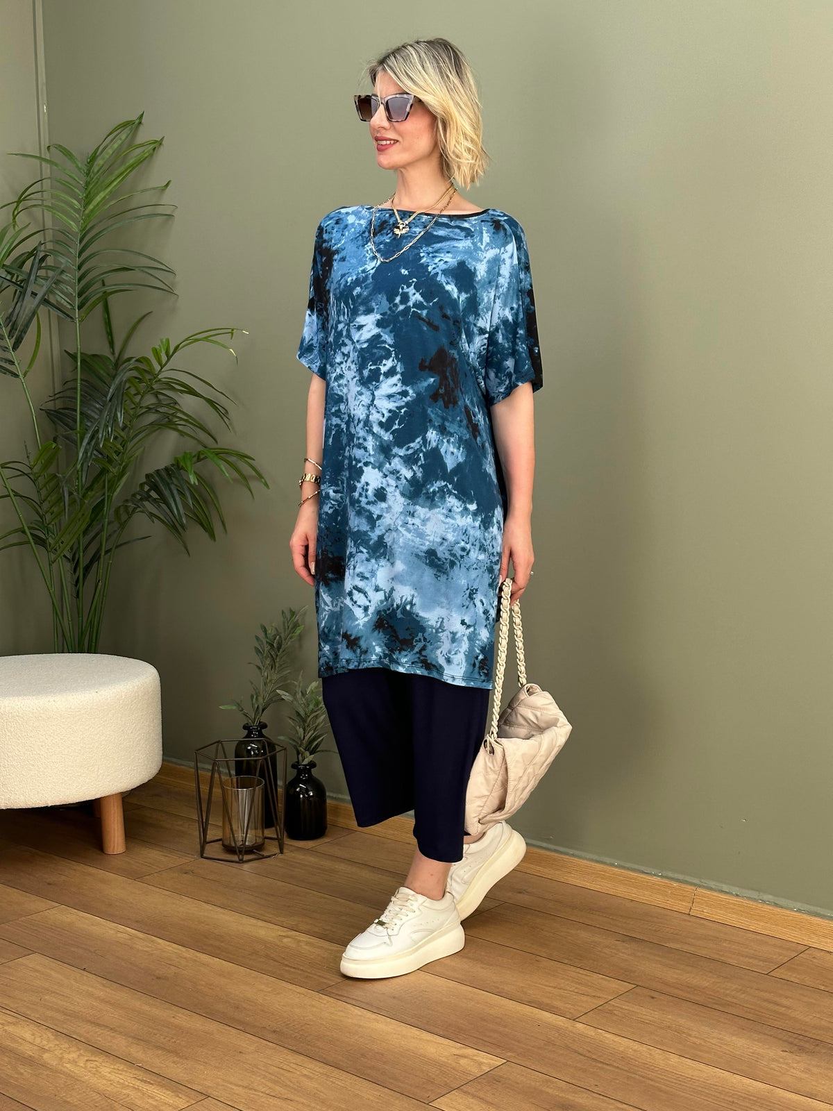 ASİMETRİK PAMUK BLUZ MAVİ BATIK DESEN
