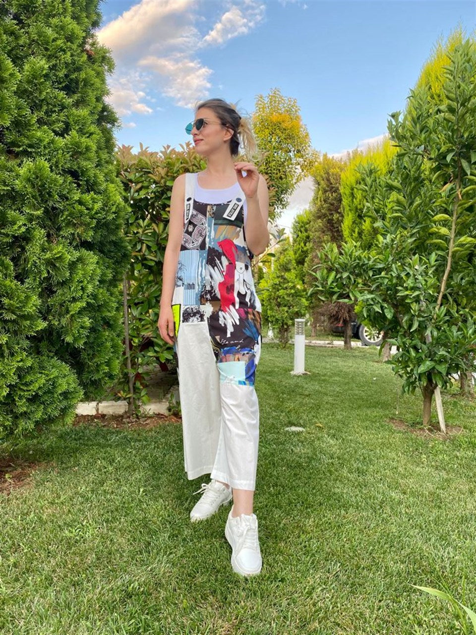 BEYAZ TEKNİK KUMAŞ PATCH BASKILI ASKILI TULUM