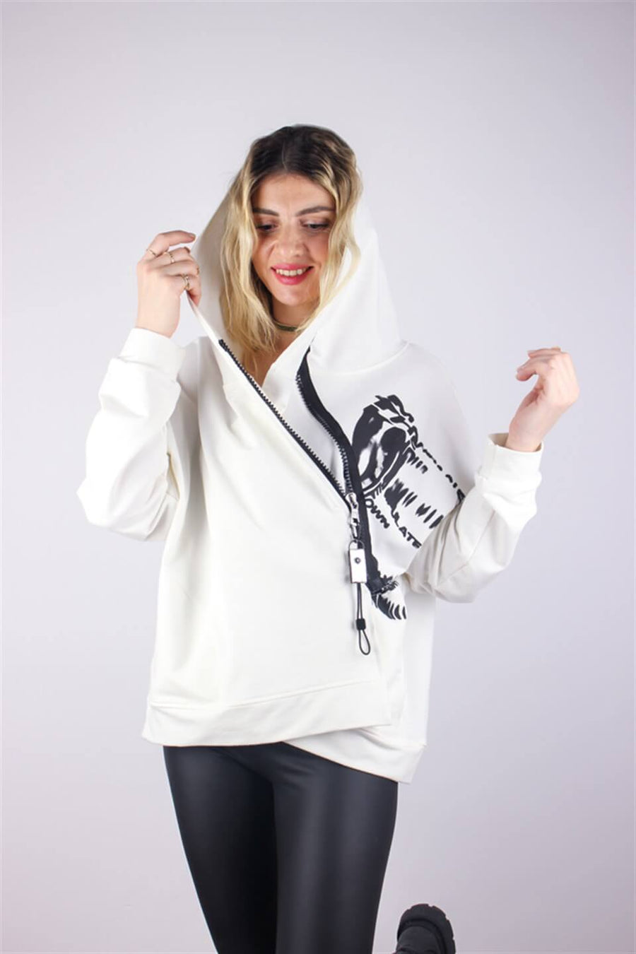 ÇAPRAZ FERMUAY DETAYLI SWEATSHİRT BEYAZ