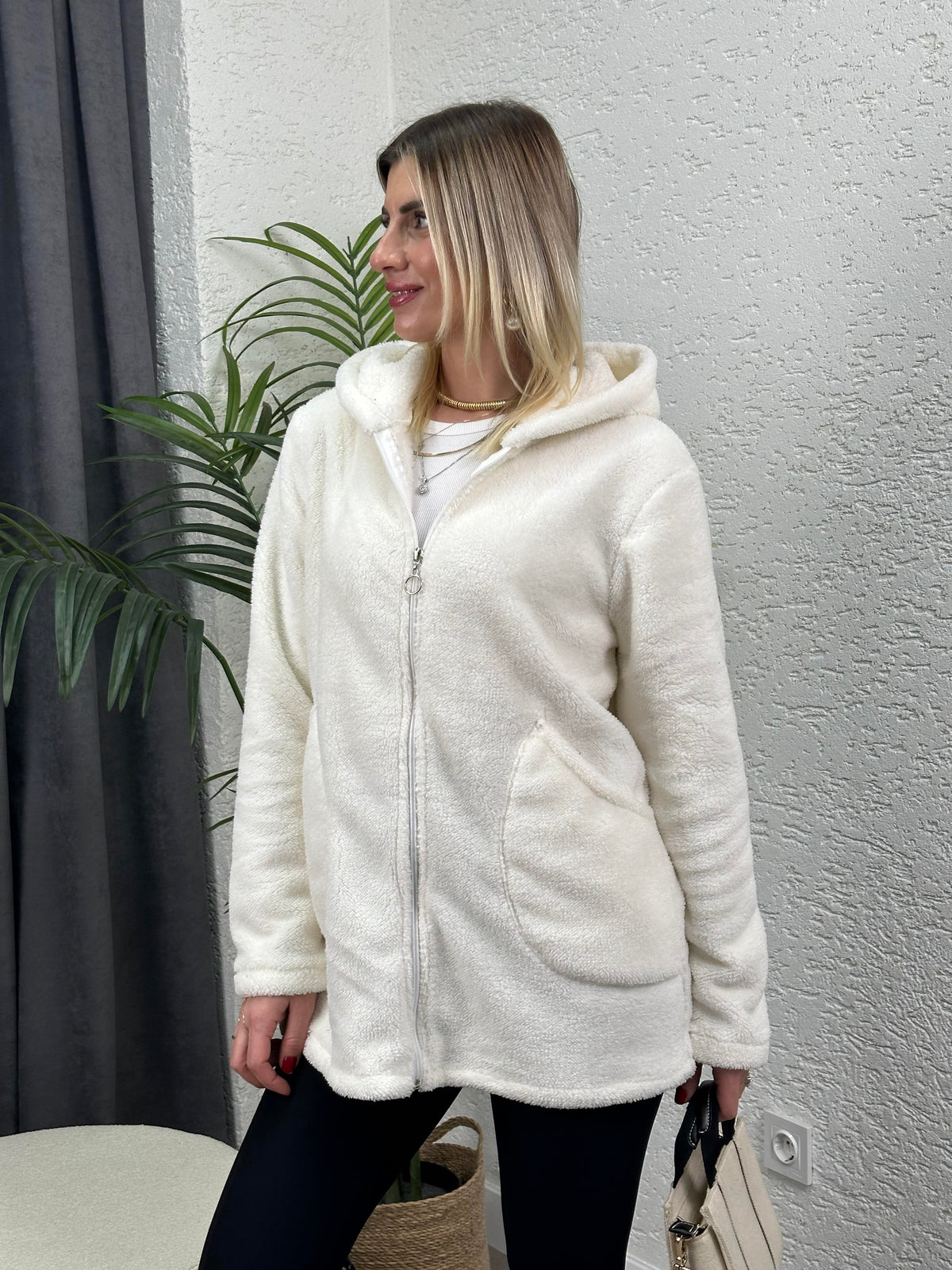 FERMUARLI PELUŞ HIRKA BEYAZ