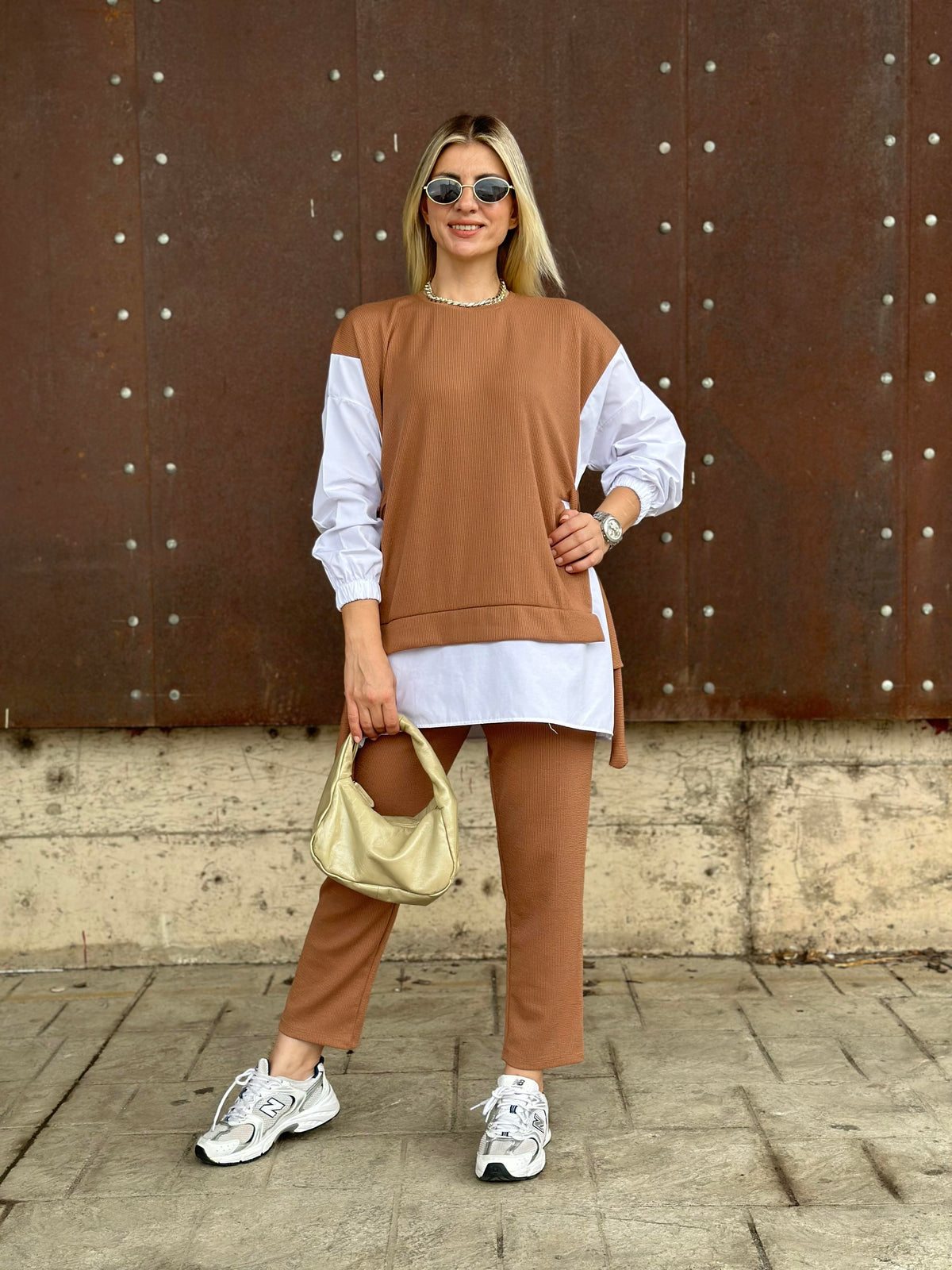 GÖMLEK MEÇLİ İKİLİ TAKIM SÜTLÜ KAHVE