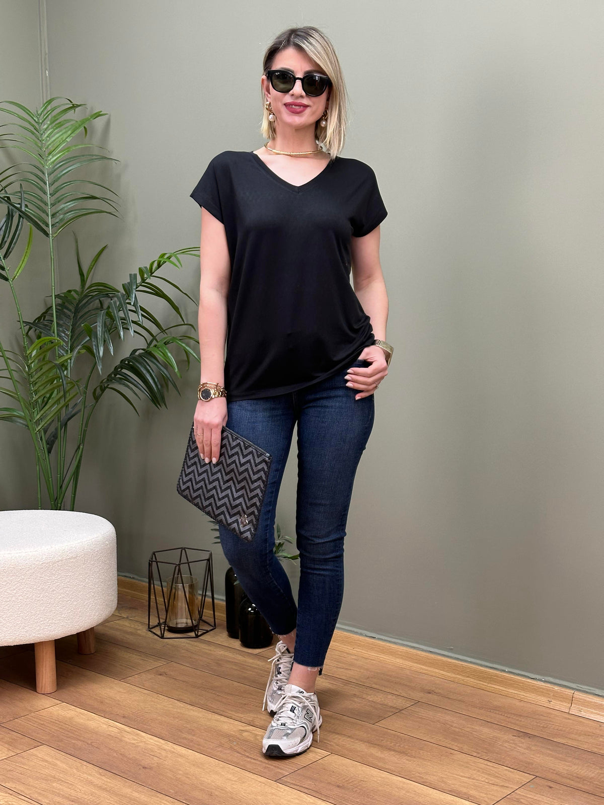 MODAL KUMAŞ V YAKA T-SHIRT SİYAH