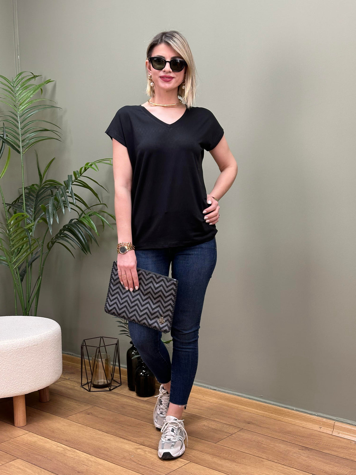 MODAL KUMAŞ V YAKA T-SHIRT SİYAH
