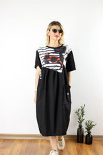 OVERSIZE SİYAH BASKILI CEPLİ ELBİSE