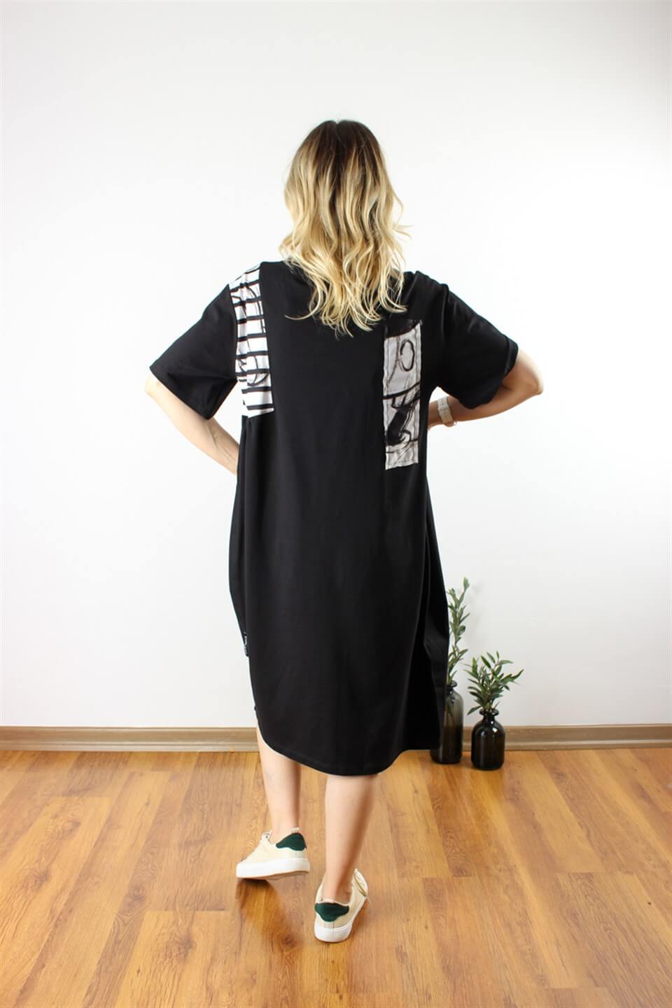 OVERSIZE SİYAH BASKILI CEPLİ ELBİSE