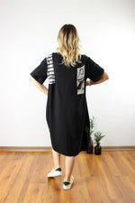 OVERSIZE SİYAH BASKILI CEPLİ ELBİSE