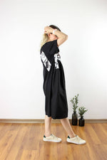 OVERSIZE SİYAH BASKILI CEPLİ ELBİSE