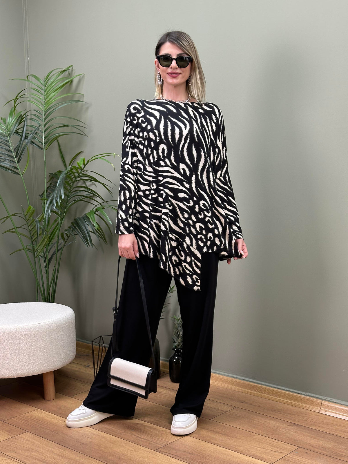 PAMUK TAKIM ASİMETRİK BLUZLU ZEBRA  DESEN