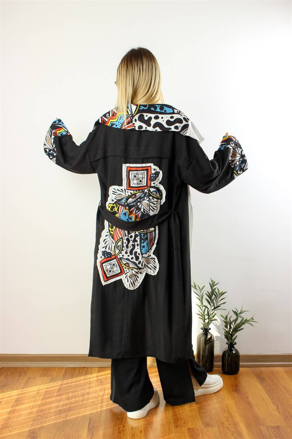 SIRT BASKILI DETAYLI MAKSİ BOY TASARIM KAFTAN