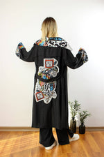 SIRT BASKILI DETAYLI MAKSİ BOY TASARIM KAFTAN