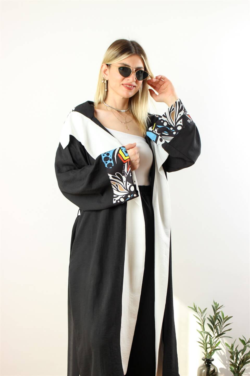 SIRT BASKILI DETAYLI MAKSİ BOY TASARIM KAFTAN