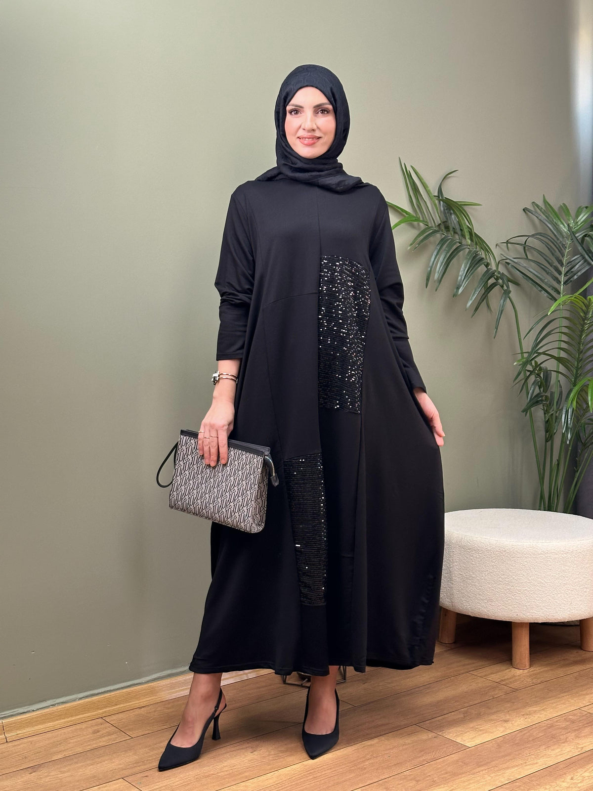 TASARIM PAYETLI SİYAH ELBİSE
