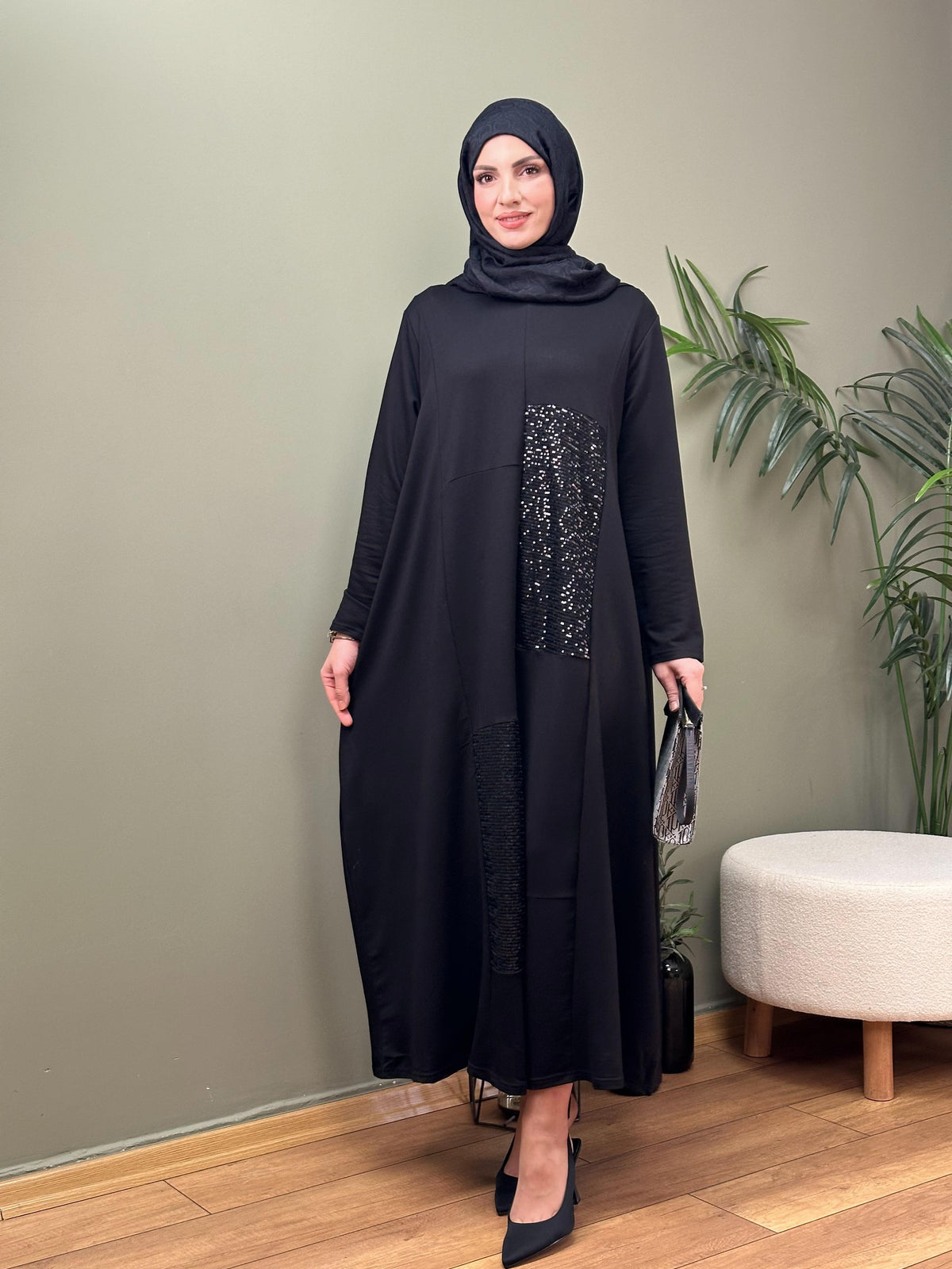 TASARIM PAYETLI SİYAH ELBİSE