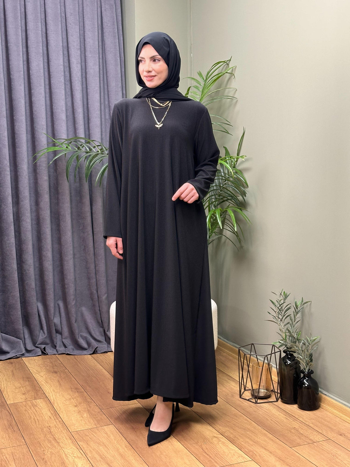 TASARIM SİYAH KENDİNDEN SİMLİ  ELBİSE
