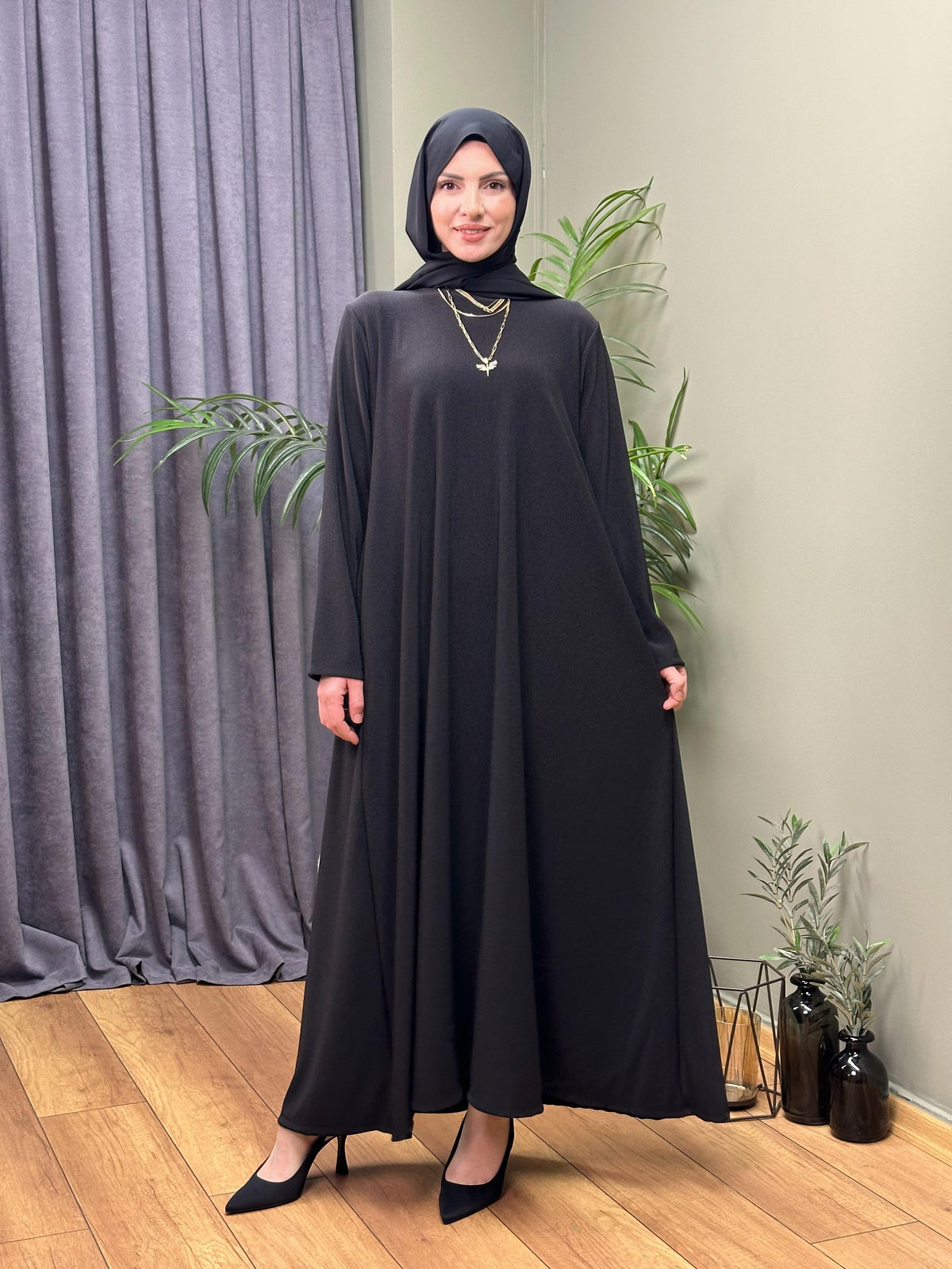 TASARIM SİYAH KENDİNDEN SİMLİ  ELBİSE