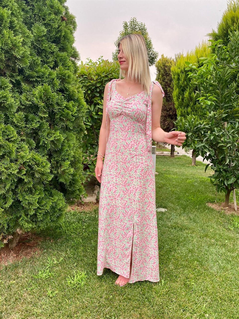UZUN ÇİÇEK DESENLİ PEMBE ELBİSE
