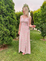 UZUN ÇİÇEK DESENLİ PEMBE ELBİSE