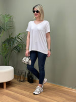 UZUN MODEL MODAL V YAKA T-SHIRT BEYAZ