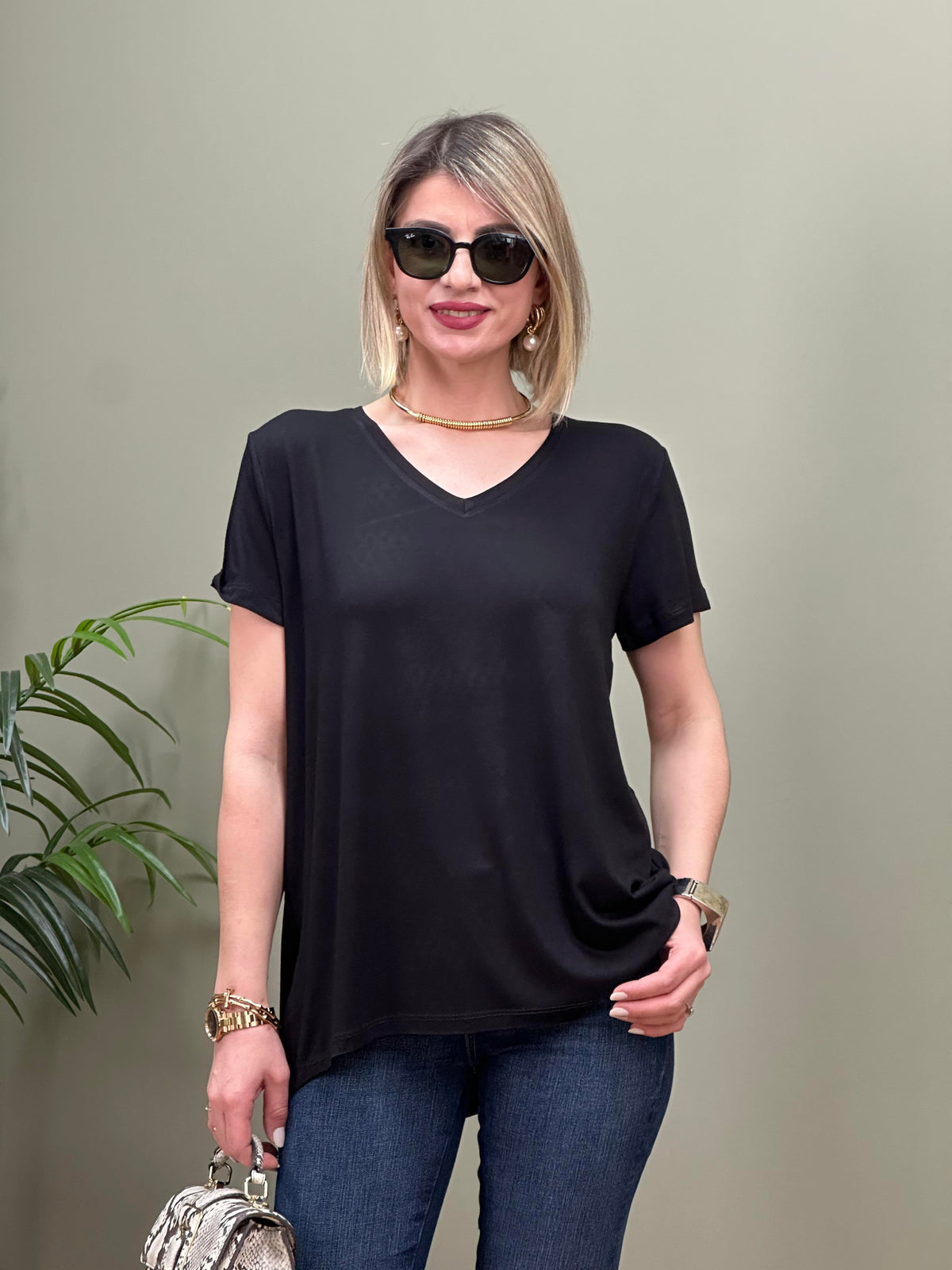 UZUN MODEL MODAL V YAKA T-SHIRT SİYAH