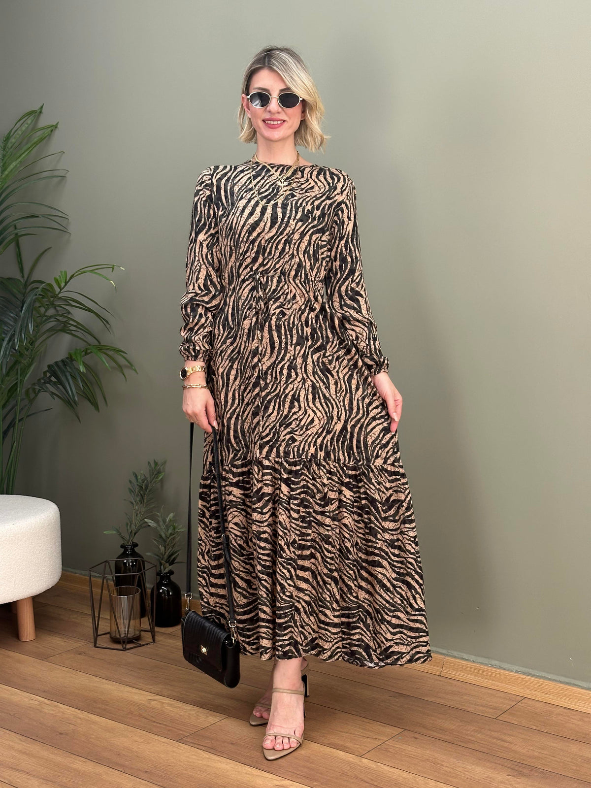 ZEBRA DESEN MAKSI BOY BEL BÜZGÜLÜ  ELBİSE KAHVE