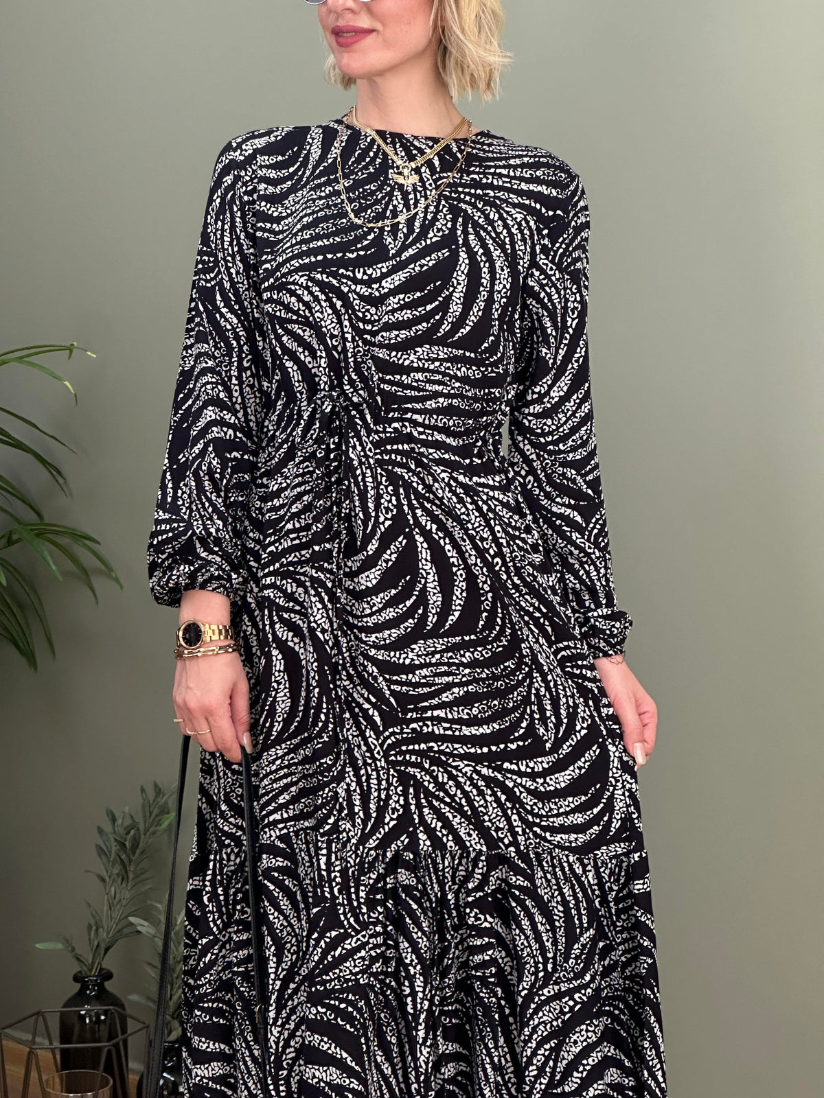 ZEBRA DESEN MAKSI BOY BEL BÜZGÜLÜ  ELBİSE SİYAH